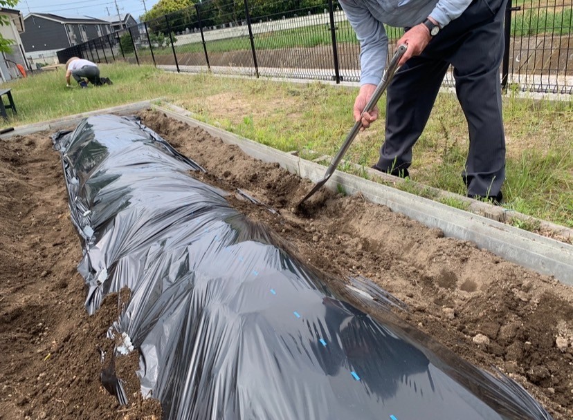 8BFBEAEA-5749-4DD8-A517-F2927265C1CF